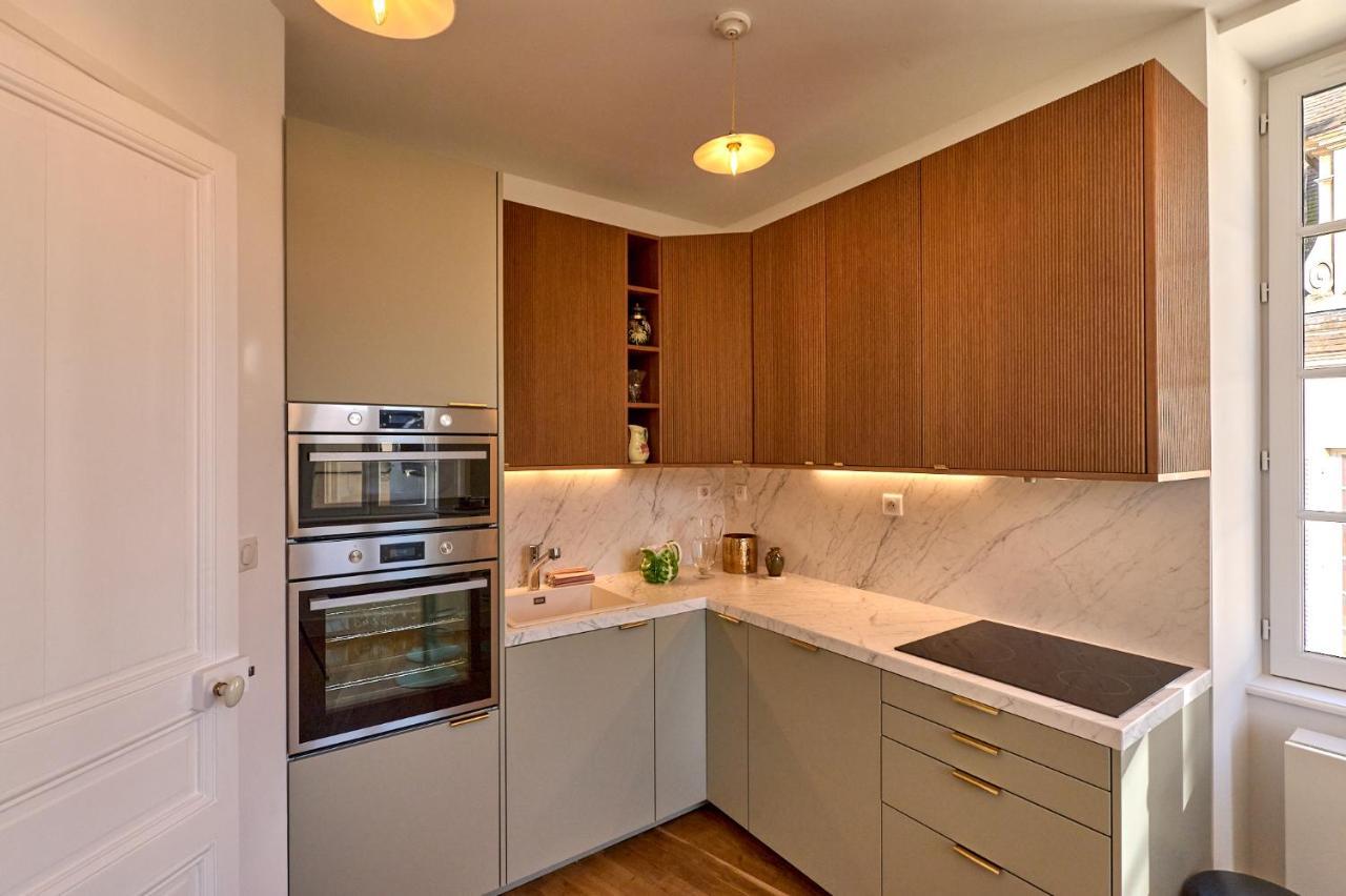 Appartement Montagnon - Les Suites Du Palais - Classe 4 Etoiles, Parking Prive, Vue Cathedrale, 3 Chambres, Primo C0Nciergerie 느베르 외부 사진