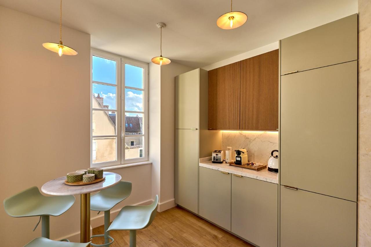 Appartement Montagnon - Les Suites Du Palais - Classe 4 Etoiles, Parking Prive, Vue Cathedrale, 3 Chambres, Primo C0Nciergerie 느베르 외부 사진