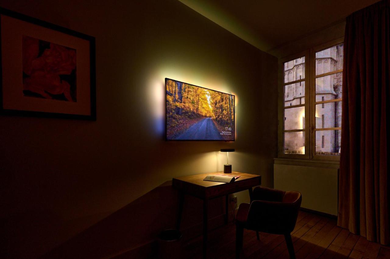 Appartement Montagnon - Les Suites Du Palais - Classe 4 Etoiles, Parking Prive, Vue Cathedrale, 3 Chambres, Primo C0Nciergerie 느베르 외부 사진
