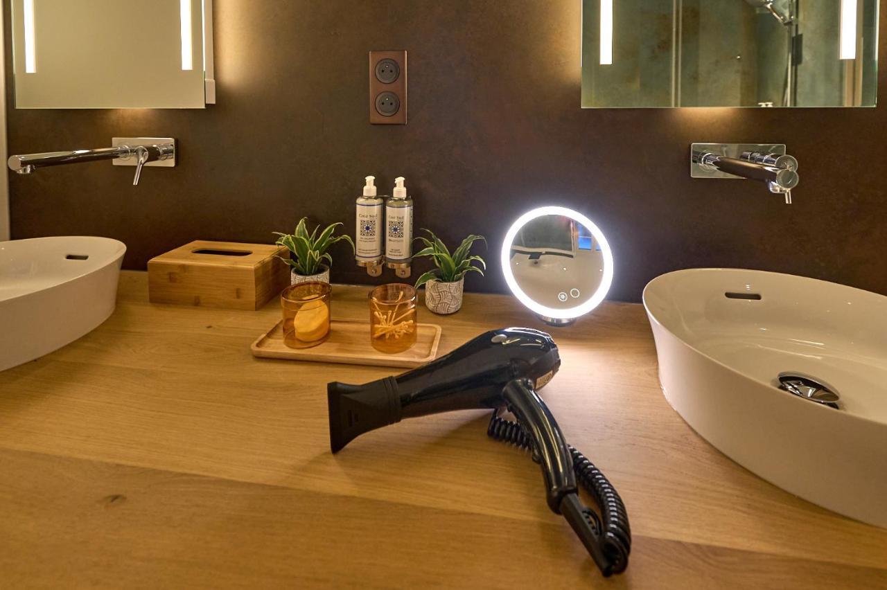 Appartement Montagnon - Les Suites Du Palais - Classe 4 Etoiles, Parking Prive, Vue Cathedrale, 3 Chambres, Primo C0Nciergerie 느베르 외부 사진