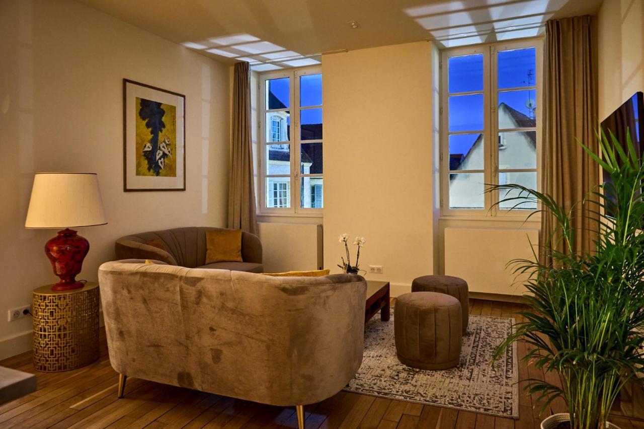 Appartement Montagnon - Les Suites Du Palais - Classe 4 Etoiles, Parking Prive, Vue Cathedrale, 3 Chambres, Primo C0Nciergerie 느베르 외부 사진