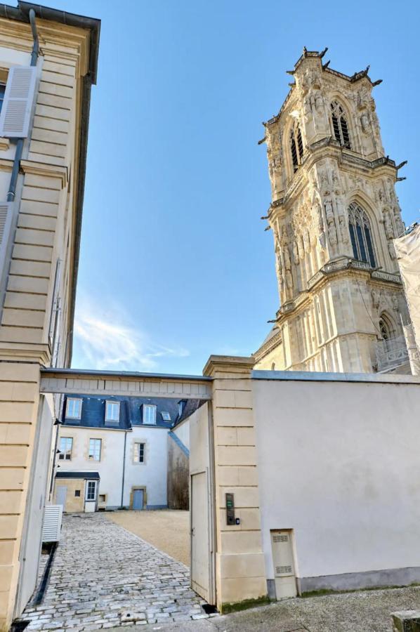 Appartement Montagnon - Les Suites Du Palais - Classe 4 Etoiles, Parking Prive, Vue Cathedrale, 3 Chambres, Primo C0Nciergerie 느베르 외부 사진