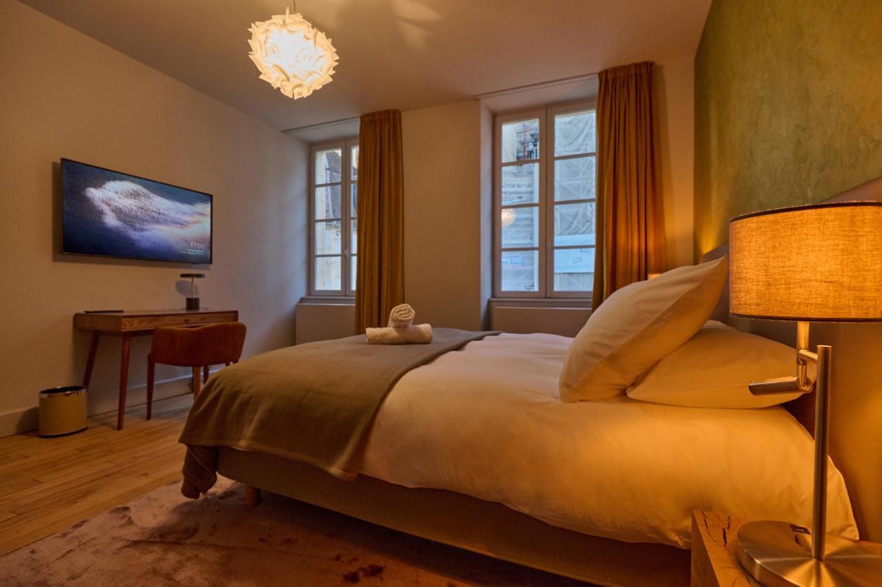 Appartement Montagnon - Les Suites Du Palais - Classe 4 Etoiles, Parking Prive, Vue Cathedrale, 3 Chambres, Primo C0Nciergerie 느베르 외부 사진