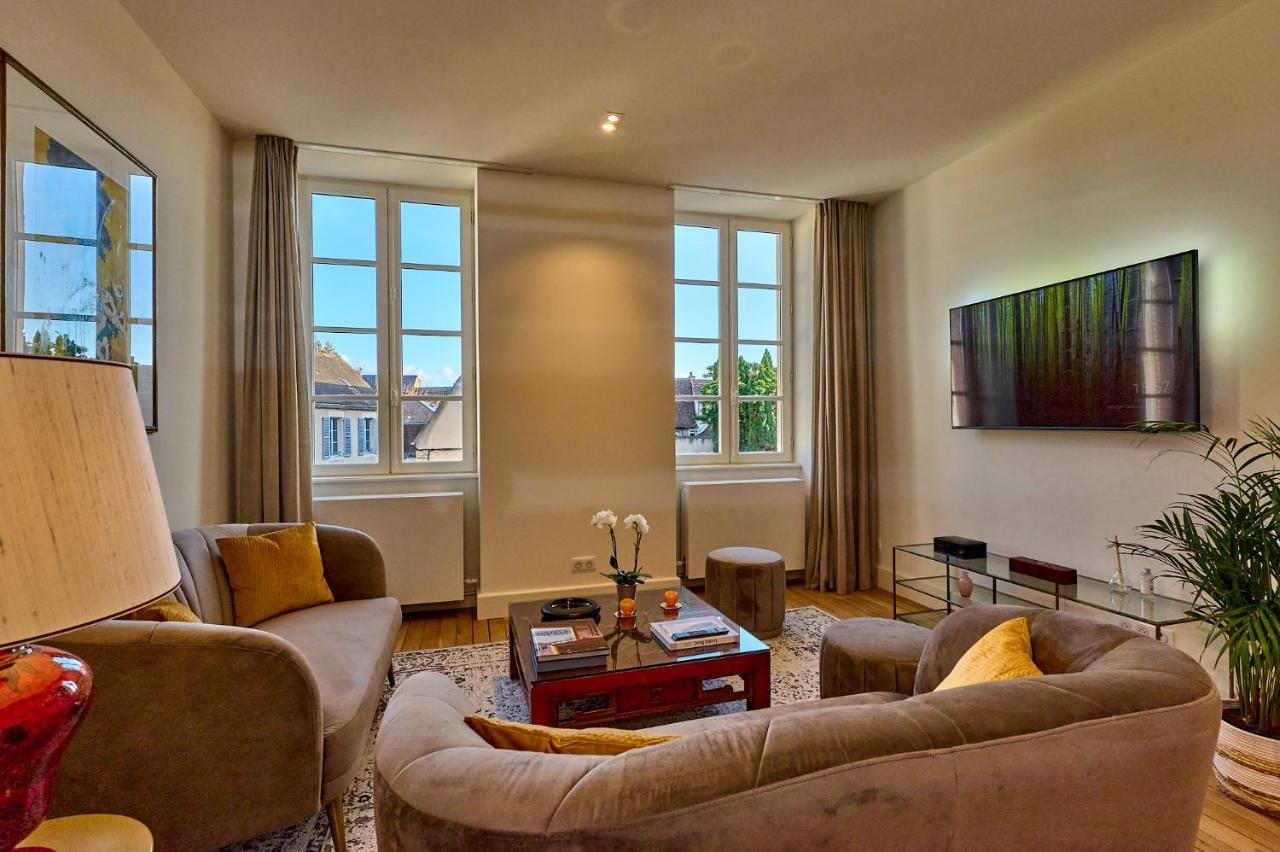 Appartement Montagnon - Les Suites Du Palais - Classe 4 Etoiles, Parking Prive, Vue Cathedrale, 3 Chambres, Primo C0Nciergerie 느베르 외부 사진