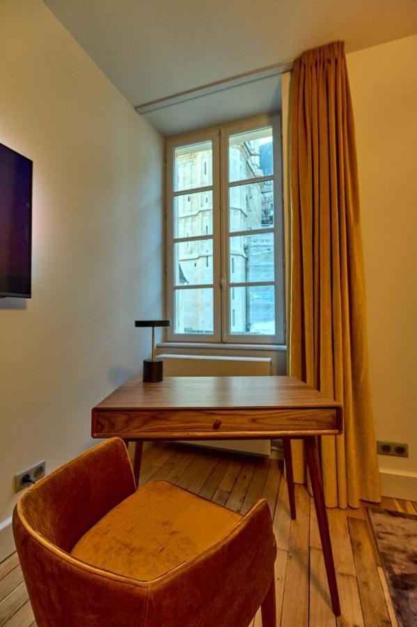 Appartement Montagnon - Les Suites Du Palais - Classe 4 Etoiles, Parking Prive, Vue Cathedrale, 3 Chambres, Primo C0Nciergerie 느베르 외부 사진
