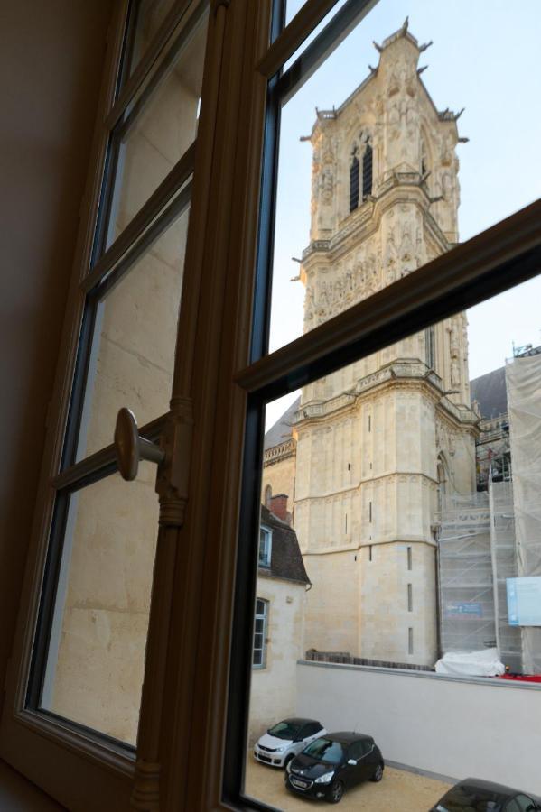 Appartement Montagnon - Les Suites Du Palais - Classe 4 Etoiles, Parking Prive, Vue Cathedrale, 3 Chambres, Primo C0Nciergerie 느베르 외부 사진
