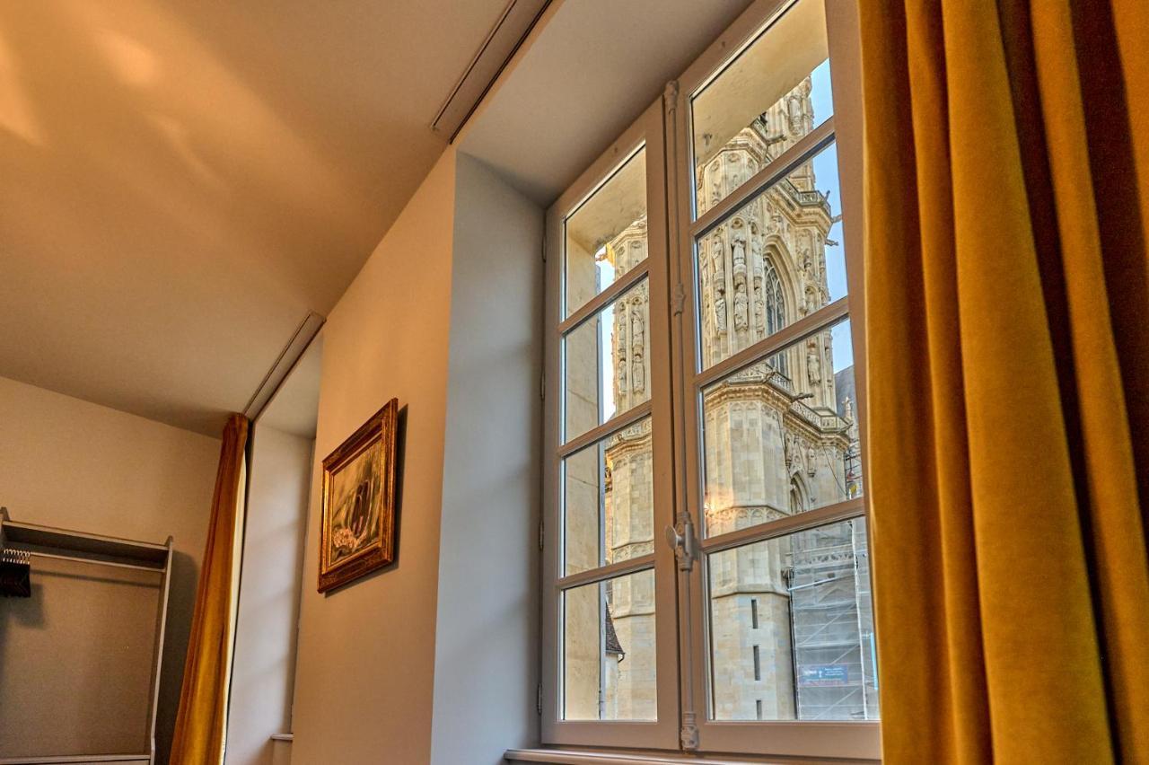Appartement Montagnon - Les Suites Du Palais - Classe 4 Etoiles, Parking Prive, Vue Cathedrale, 3 Chambres, Primo C0Nciergerie 느베르 외부 사진