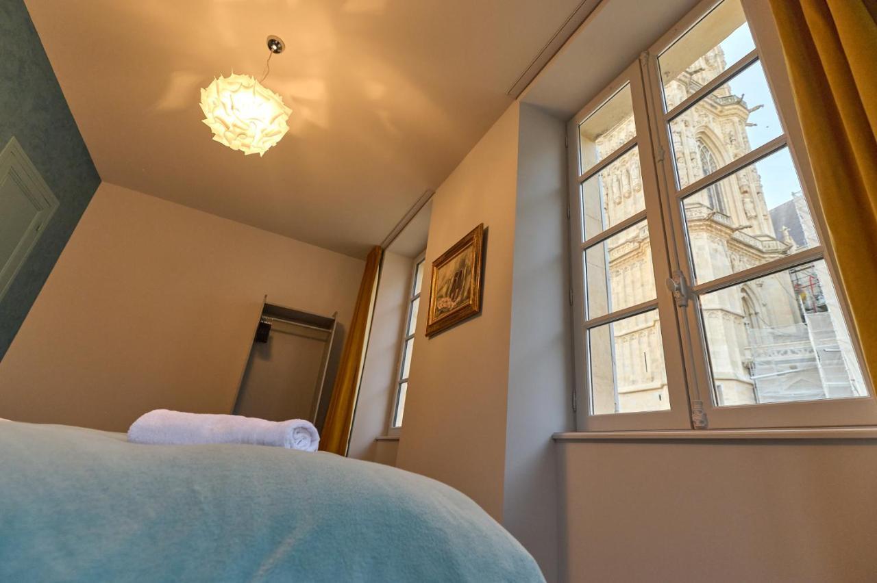 Appartement Montagnon - Les Suites Du Palais - Classe 4 Etoiles, Parking Prive, Vue Cathedrale, 3 Chambres, Primo C0Nciergerie 느베르 외부 사진